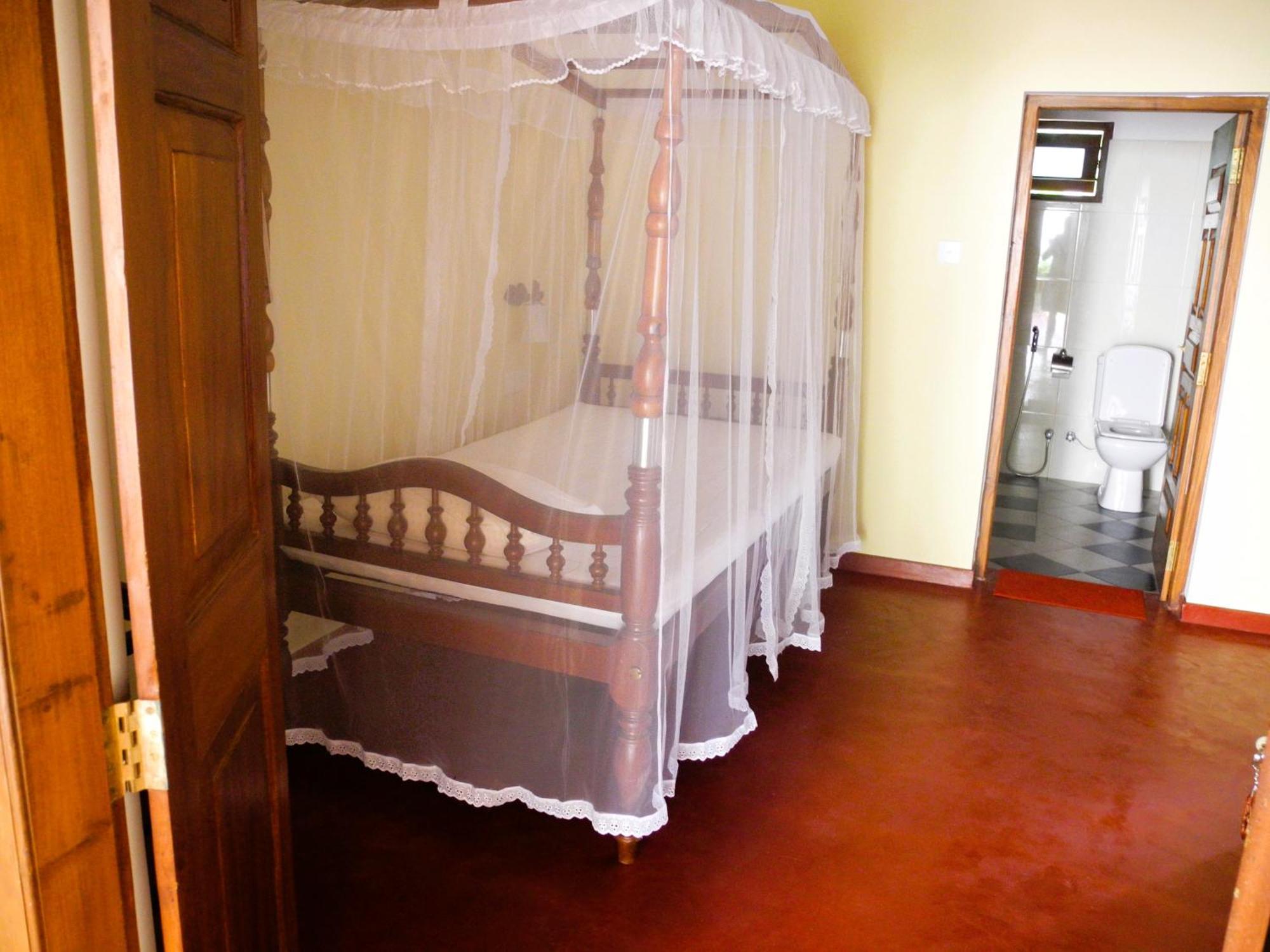 Top Of The Hill Guesthouse Велігама Екстер'єр фото