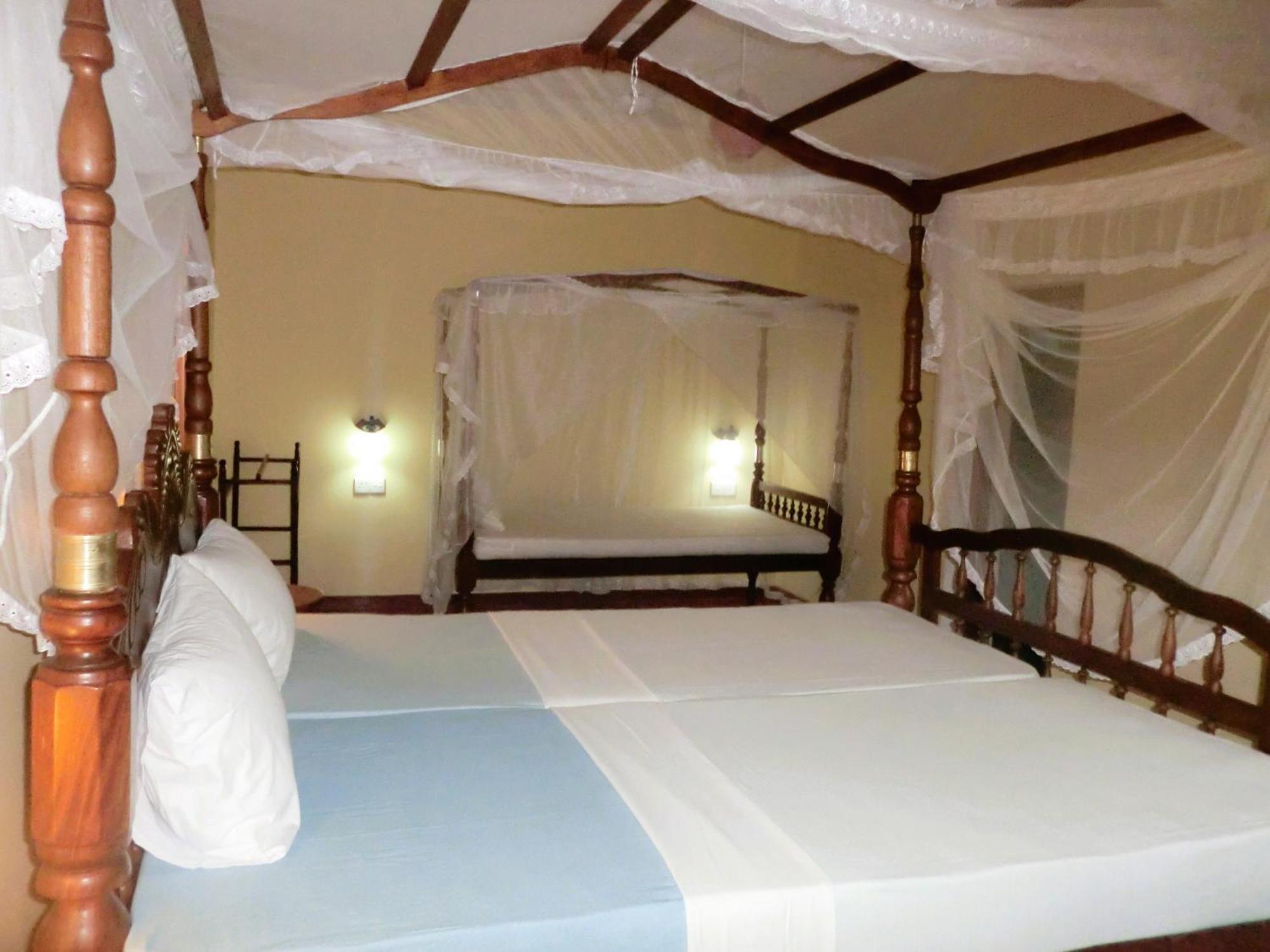 Top Of The Hill Guesthouse Велігама Екстер'єр фото